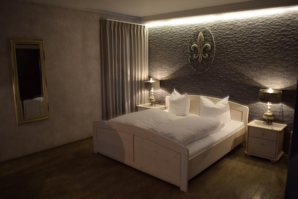 Hotel Arte Vida Ohg ชเปรมแบร์ก ภายนอก รูปภาพ