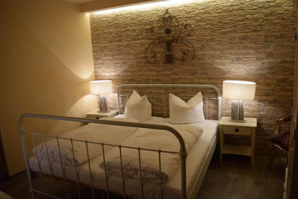 Hotel Arte Vida Ohg ชเปรมแบร์ก ภายนอก รูปภาพ